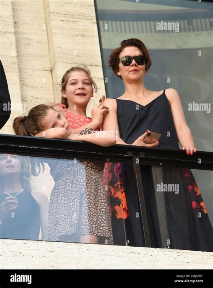 Meet Gloria Ray Sarsgaard – Photos Of Maggie Gyllenhaal’s Daughter With Peter Sarsgaard