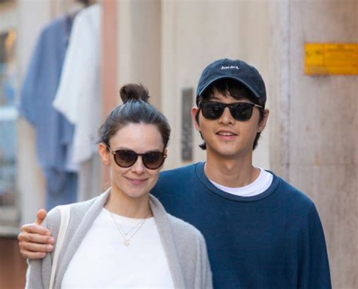 Who Is Song Seul Ki, Song Joong Ki Sister? Husband And Family
